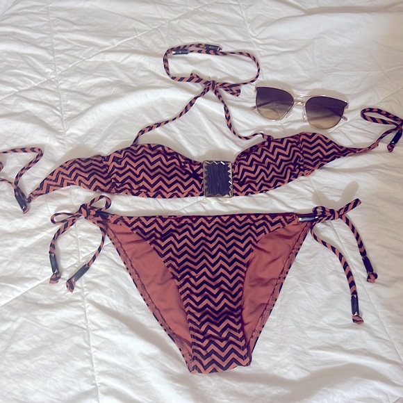H&M brown and black chevron bikini size 4 NWOT never worn - Picture 2 of 4